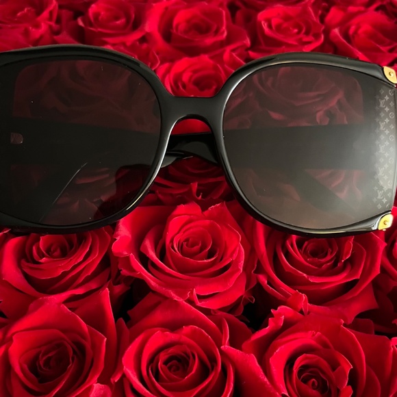Authentic Louis Vuitton In The Mood For Love Sunglasses. - Picture 4 of 5